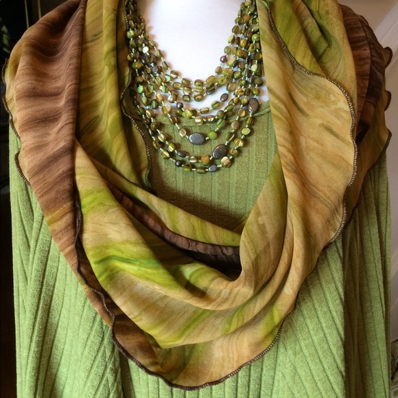 Gorgeous Scarf - Picture 4 of 8